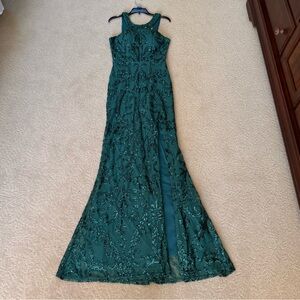 City Vibe Juniors Sz 1 Sleeveless High-Neck Sequin Pattern Long Prom Dress Green
